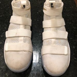 Lebron Soldier 11